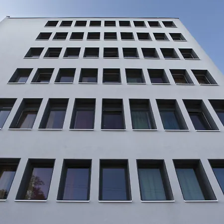 Готель A&o Hauptbahnhof 2*