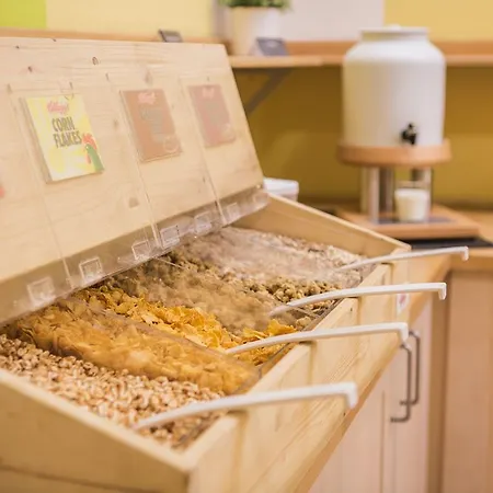 Готель A&o Hauptbahnhof 2*