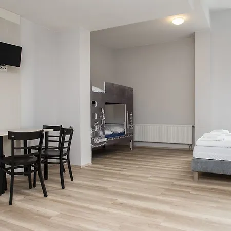 Готель A&o Hauptbahnhof 2*